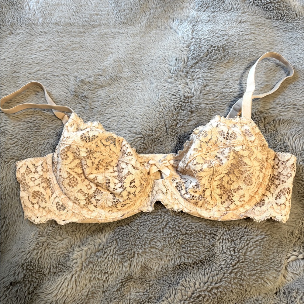 Elegant Lace Underwire Bra in Cream 36C